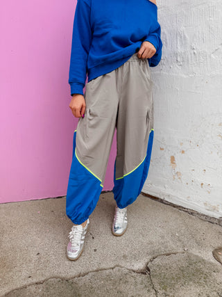 Contrast Flow Jogger-Stone Taupe/Sonic Blue