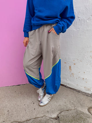 Contrast Flow Jogger-Stone Taupe/Sonic Blue