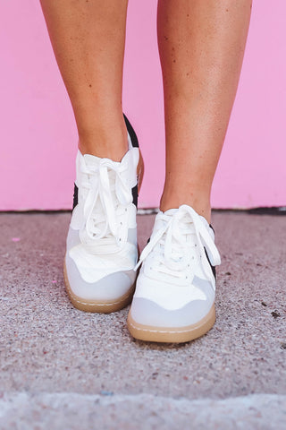 Vesta Sneaker-White/Black-MIA