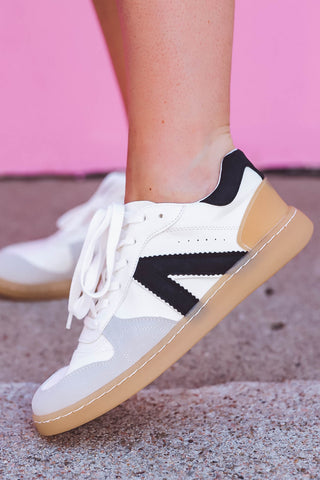 Vesta Sneaker-White/Black-MIA