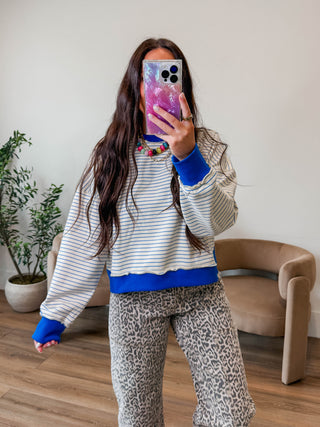 Upgrade your casual wardrobe with this striped French terry sweatshirt featuring a unique, bold-colored contrast. Designed with a classic crew neckline, dropped shoulders, and ribbed cuffs for comfort. The highlight is the eye-catching cross-back strap detail that adds a modern twist. Perfect for layering with denim or casual bottoms, this piece combines comfort and style for an effortlessly chic everyday look.
house of color Summer
house of color Winter
