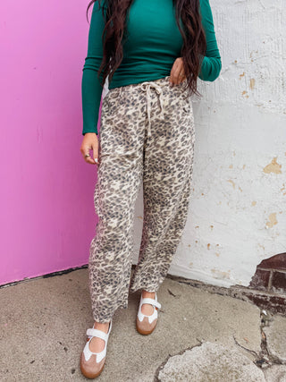 The Cozy Days Leopard Barrel Pants combine comfort with playful style, making them perfect for casual days at home or on the go. Featuring a soft, breathable fabric and flattering barrel silhouette, these sweatpants deliver all-day comfort without sacrificing a cute look. The leopard print adds a fun pop of personality to your loungewear rotation. Whether you're relaxing on the couch or running errands, these pants are your go-to choice for effortless, cozy style.
house of color Autumn
shop by color season