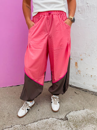 Contrast Flow Jogger-Coral Rose/Brown