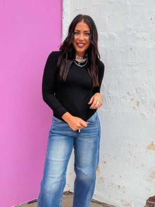 The Base Layer Ribbed Long Sleeve is your new layering essential. Made from a fine ribbed fabric, this fitted silhouette hugs the body just right while offering breathable comfort and subtle stretch. The crew neckline and long sleeves keep it classic and modern. Wear it solo for a clean look or layer it under jackets and cardigans for effortless style year-round.
house of color Winter
shop by color season