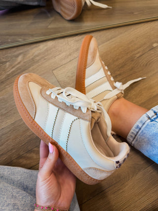 Corky's Heads Up Sneaker-Sand