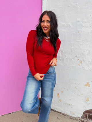The Base Layer Ribbed Long Sleeve is your new layering essential. Made from a fine ribbed fabric, this fitted silhouette hugs the body just right while offering breathable comfort and subtle stretch. The crew neckline and long sleeves keep it classic and modern. Wear it solo for a clean look or layer it under jackets and cardigans for effortless style year-round.
house of color Winter
shop by color season